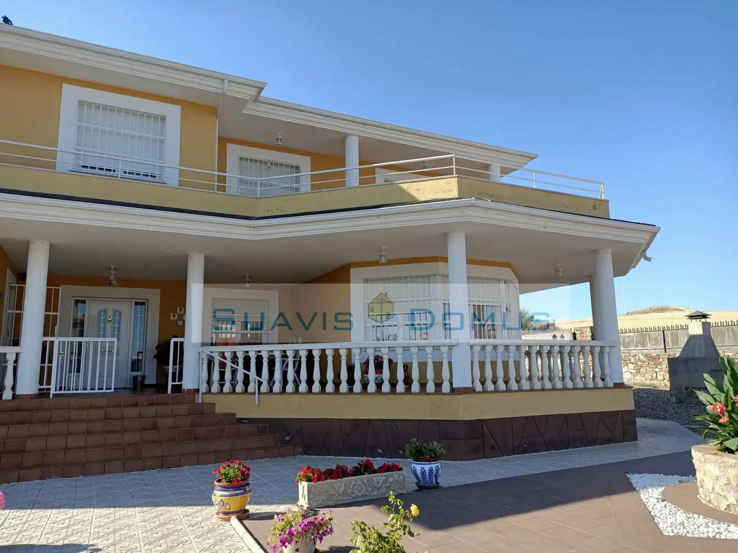 Vista exterior de Casa o chalet en venta en Roales con Calefacción, Jardín privado y Terraza