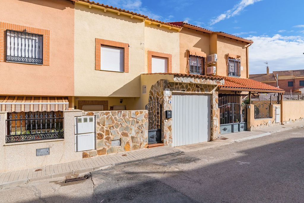 Exterior view of House or chalet for sale in Almonacid de Toledo  with Terrace