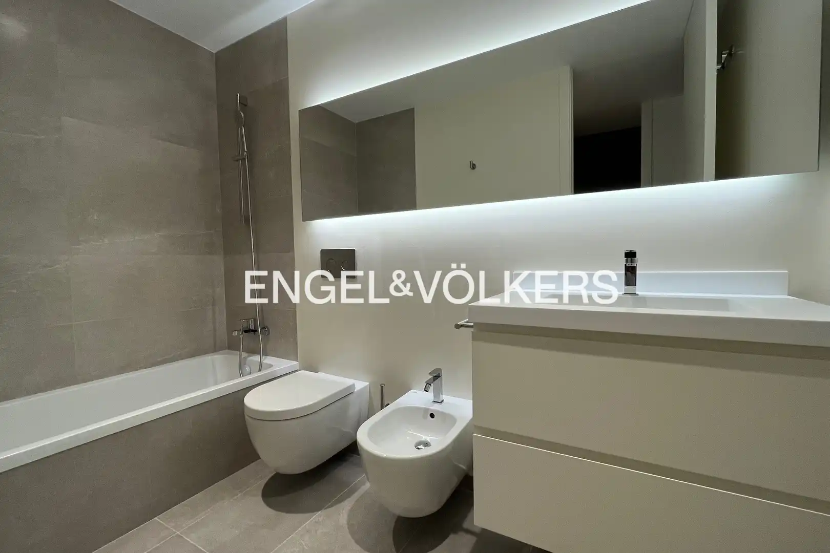 Baño de Ático en venta en Mairena del Aljarafe con Aire acondicionado, Calefacción y Jardín privado