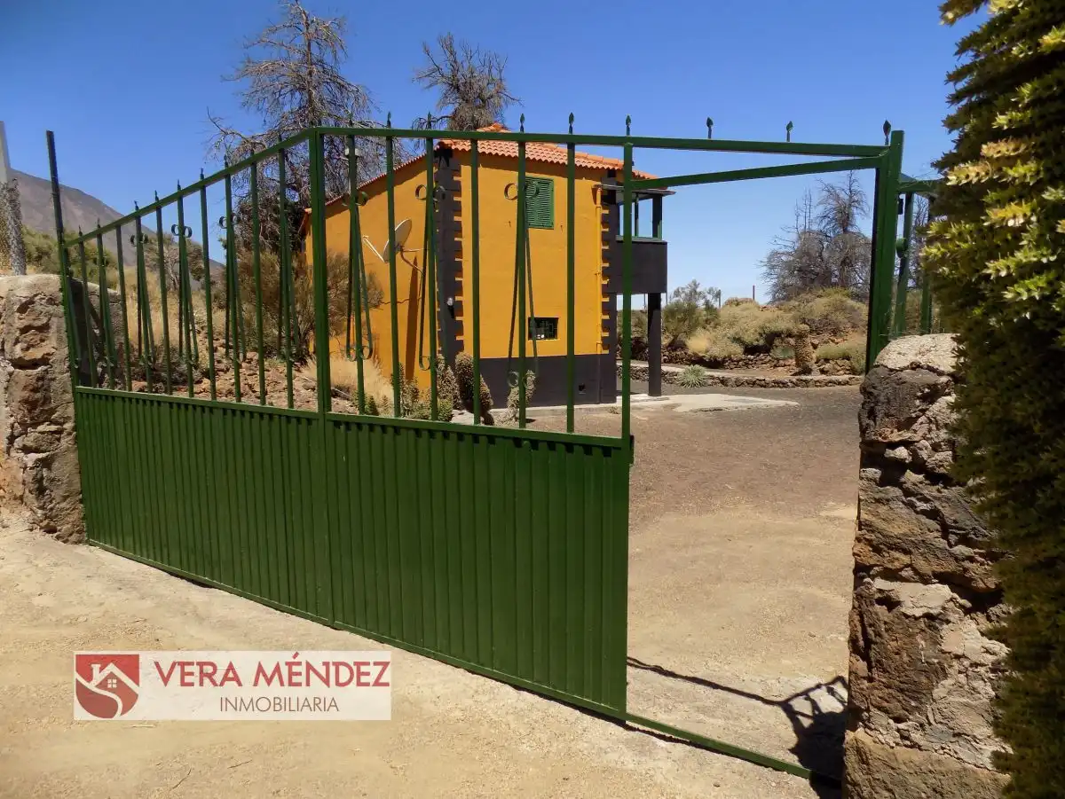 Vista exterior de Casa o xalet en venda en La Orotava amb Terrassa i Moblat