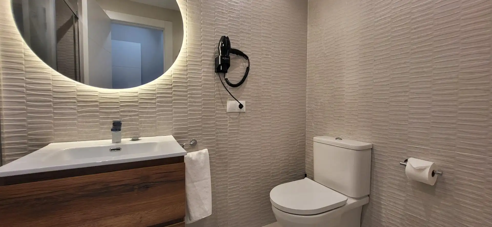 Bany de Apartament en venda en Benahavís amb Aire condicionat, Calefacció i Jardí privat