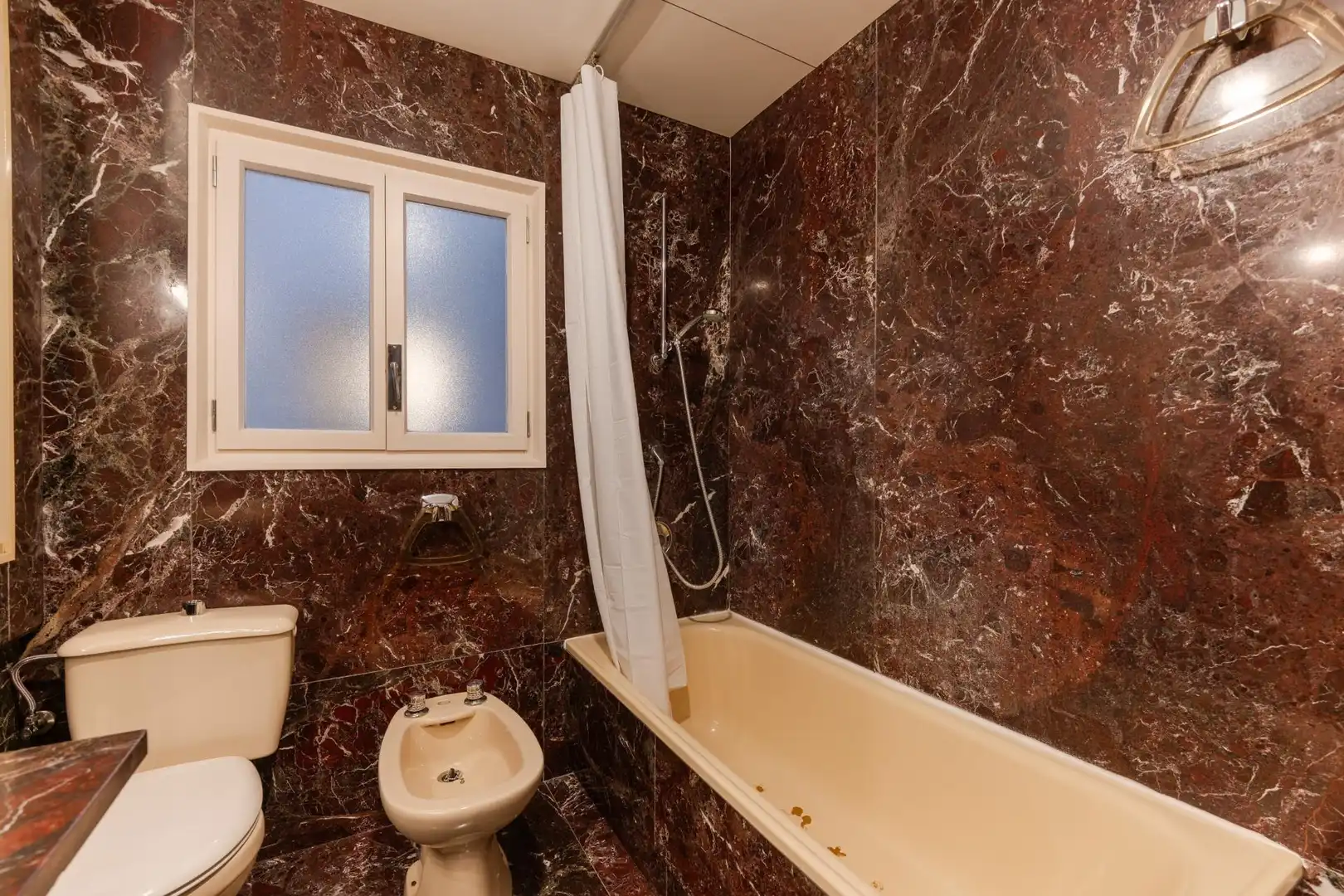 Bany de Apartament de lloguer en Girona amb Calefacció, Parquet i Terrassa