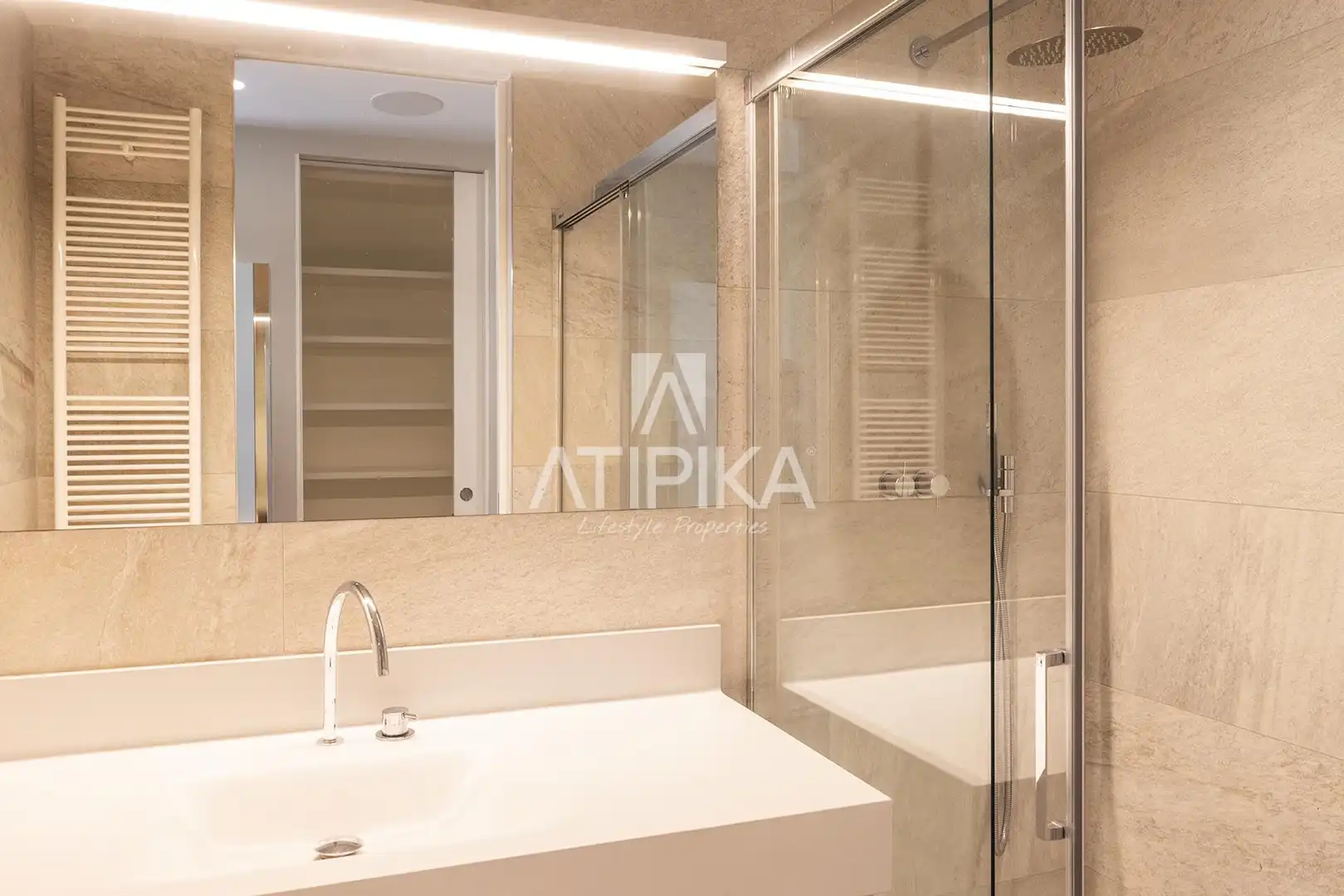 Badezimmer von Dachboden zur Miete in Barcelona mit Klimaanlage, Terrasse und Ofen