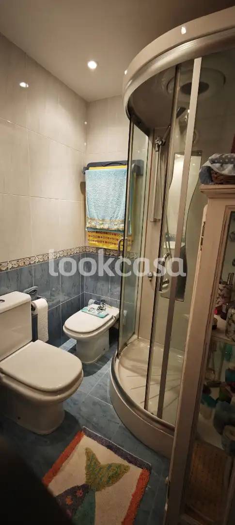 Baño de Ático en venta en Sanxenxo con Calefacción, Parquet y Terraza
