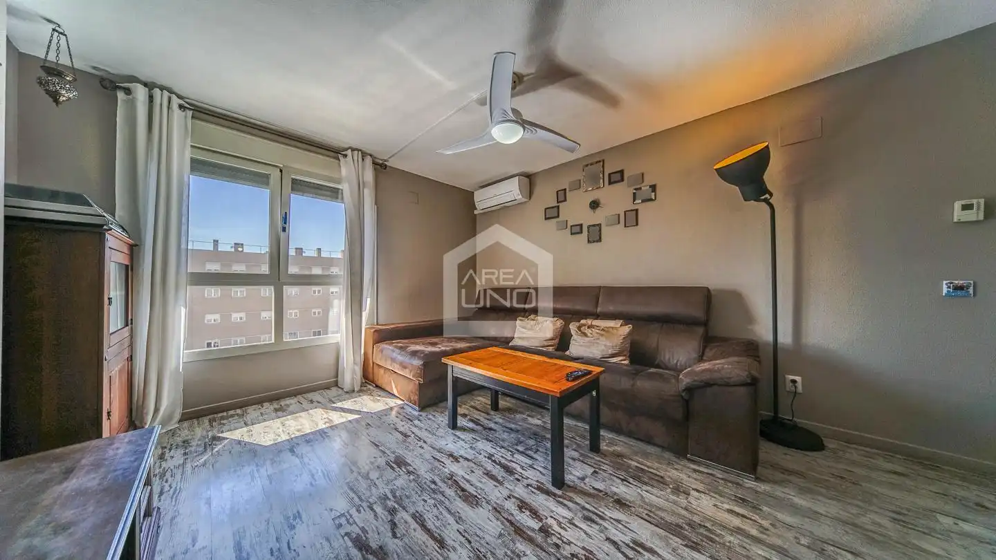 Living room of Flat for sale in Alcorcón  with Air Conditioner, Heating and Storage room