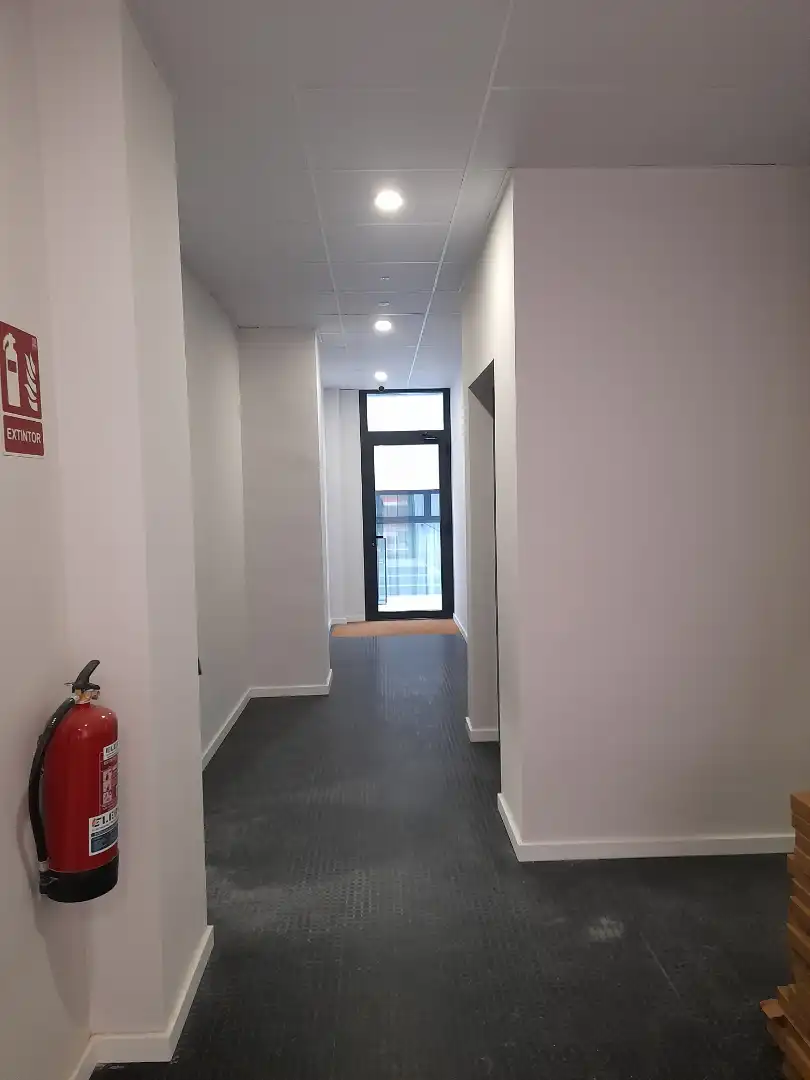 Büro zur Miete in L'Hospitalet de Llobregat mit Klimaanlage, Heizung und Terrasse