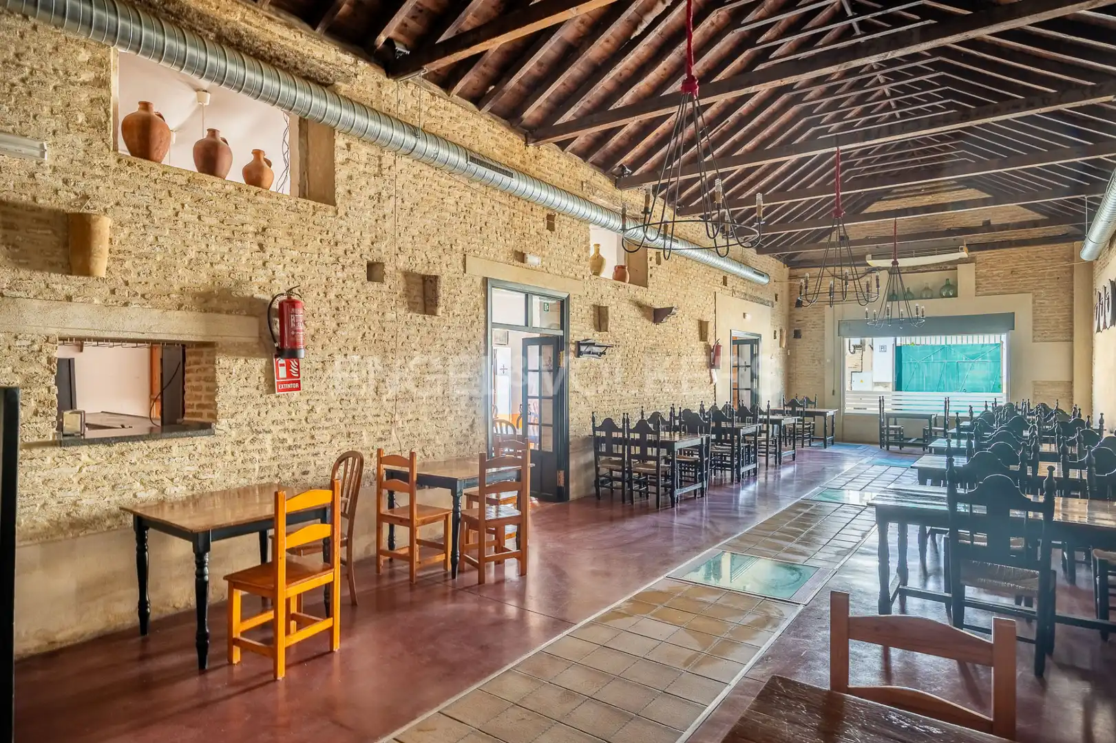 Commercial properties for sale in Villanueva del Ariscal  with Air Conditioner, Heating and Furnished