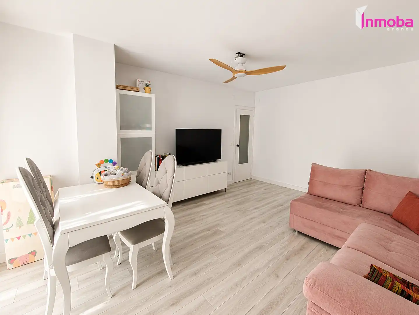 Living room of Flat for sale in Aranda de Duero  with Storage room and Balcony