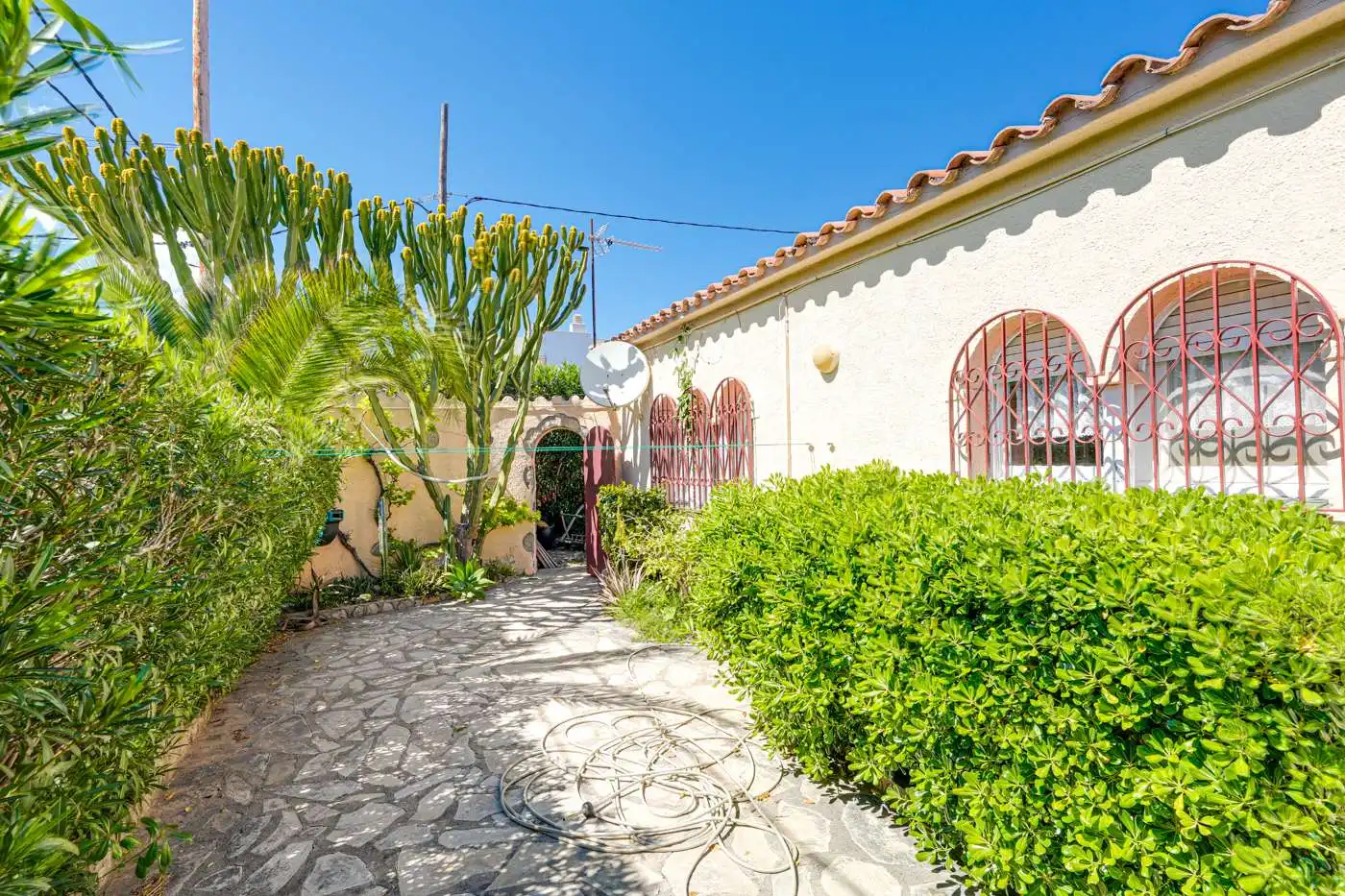 Vista exterior de Casa o chalet en venta en Mont-roig del Camp con Aire acondicionado, Jardín privado y Terraza