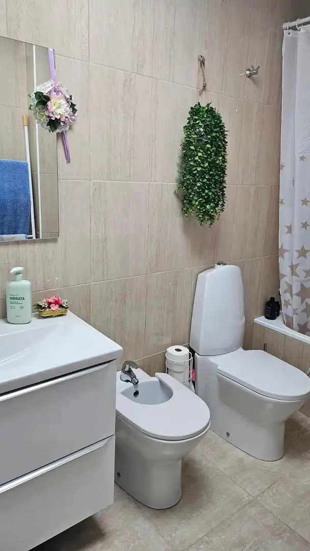 Bany de Casa adosada en venda en Elche / Elx amb Calefacció, Jardí privat i Moblat