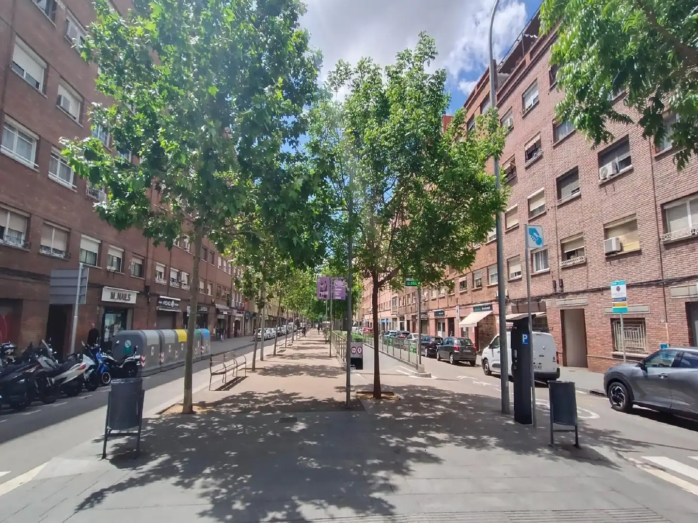 Vista exterior de Piso en venta en Cornellà de Llobregat