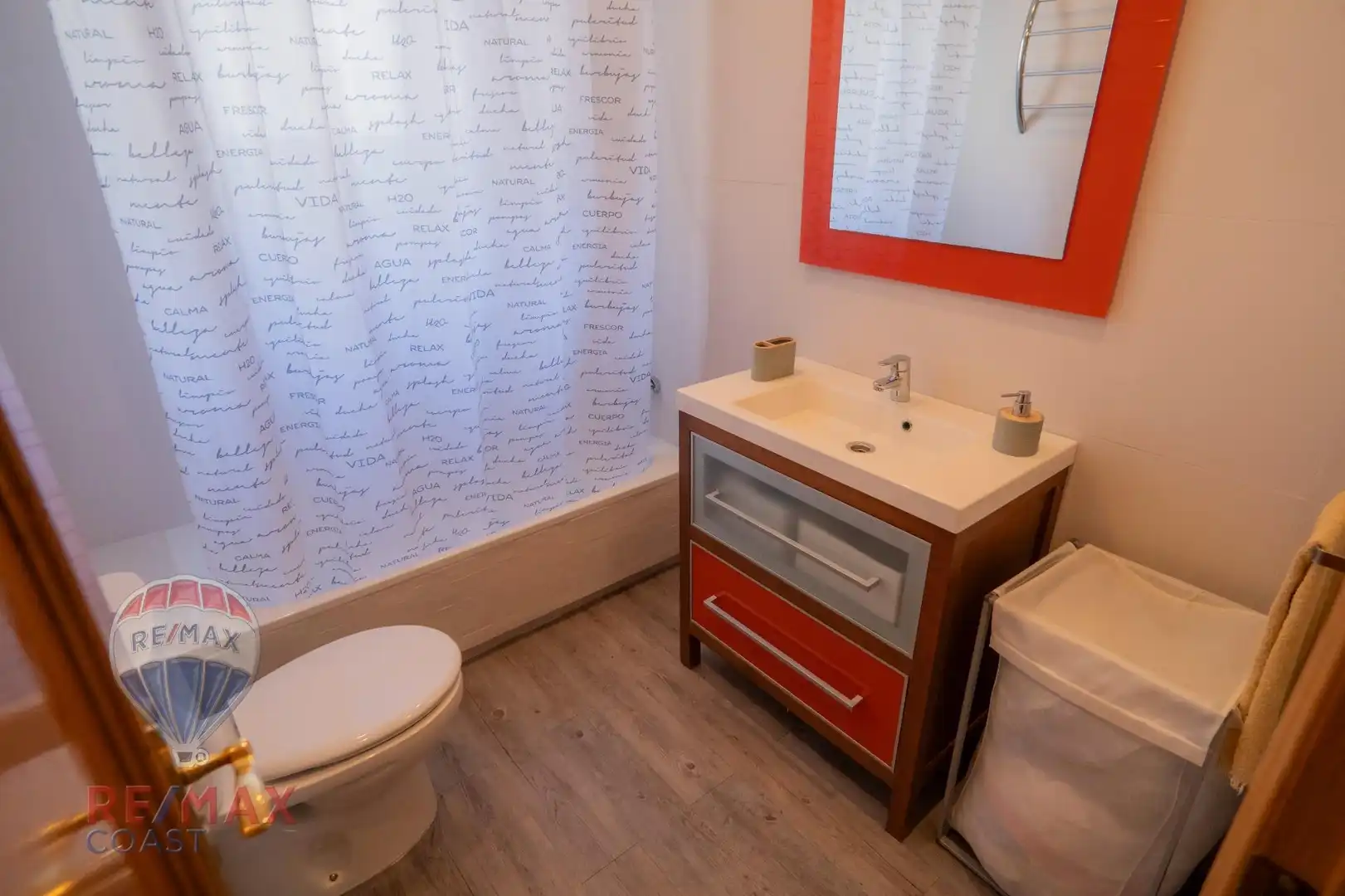 Bathroom of Flat for sale in Málaga  with Terrace and Storage room
