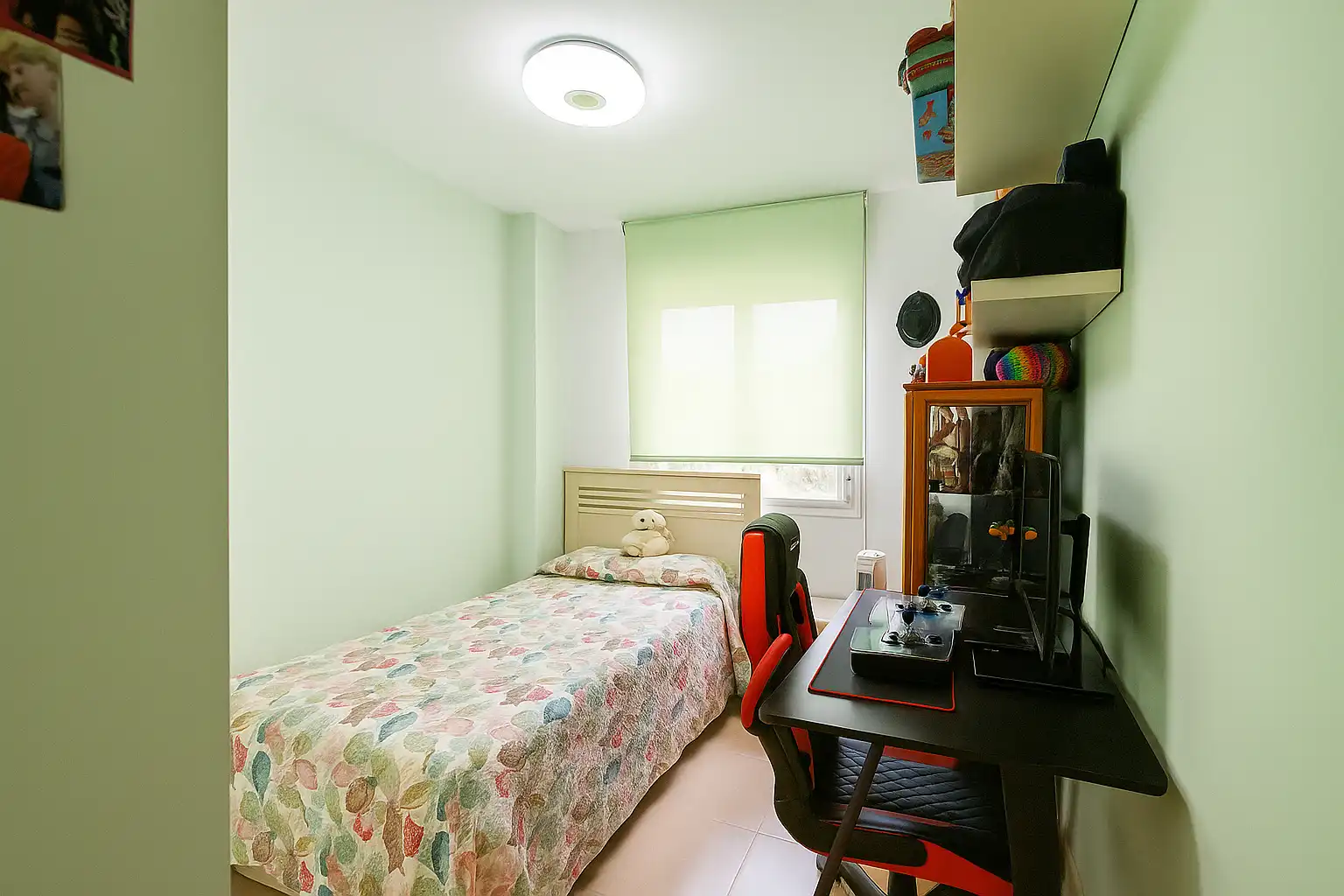 Habitación de Casa adosada en venta en Málaga con Jardín privado, Terraza y Balcón