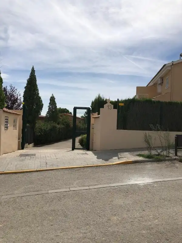 Vista exterior de Casa adosada de alquiler en Godella con Calefacción y Piscina