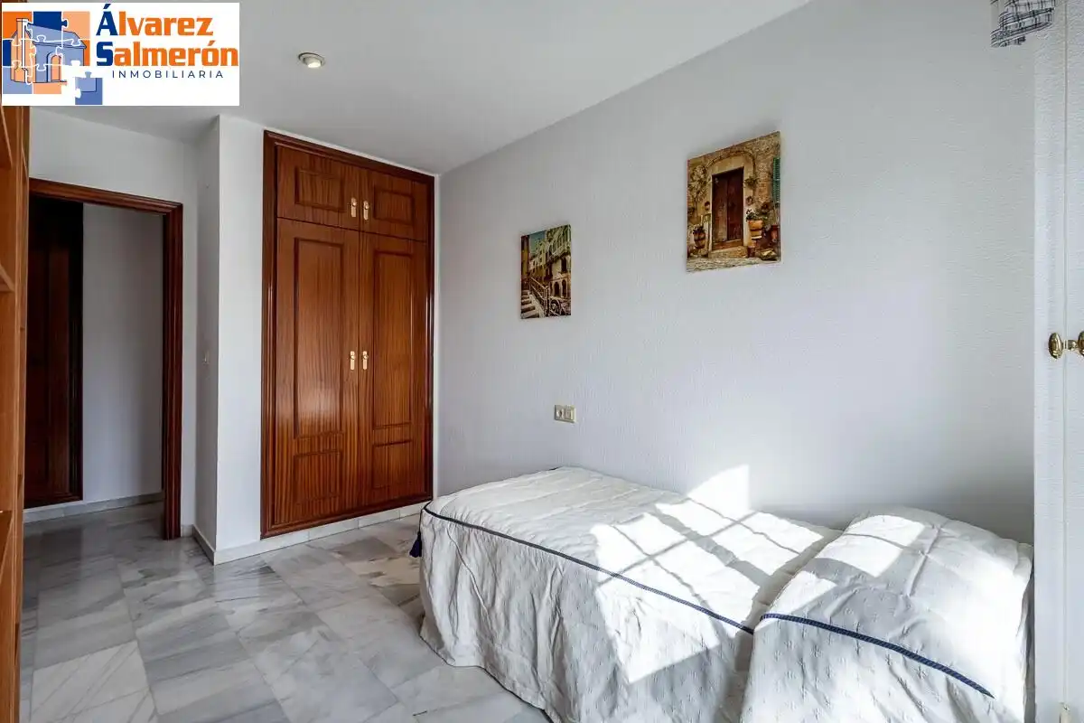 Habitación de Piso en venta en Granada con Balcón
