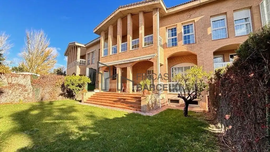 Vista exterior de Casa adosada en venta en Zaragoza
