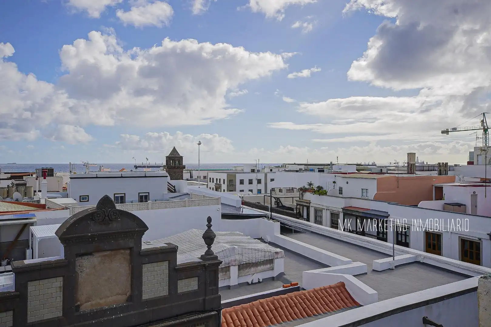 Vista exterior de Casa o xalet en venda en Las Palmas de Gran Canaria amb Terrassa i Balcó