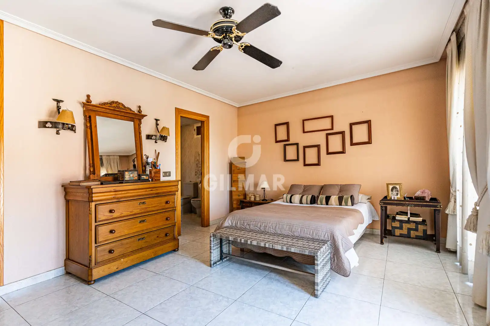 Habitación de Casa adosada en venta en Colmenar Viejo con Calefacción y Jardín privado