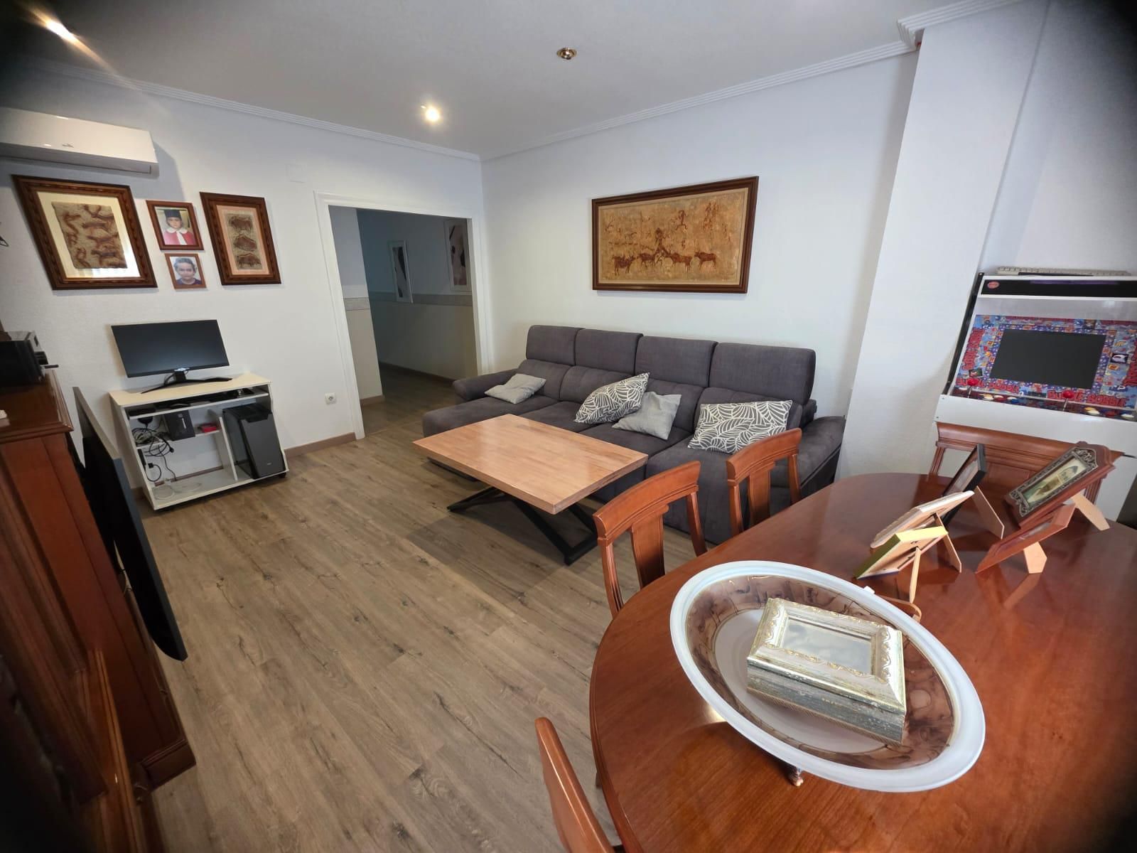 Sala d'estar de Apartament en venda en Elda amb Aire condicionat, Calefacció i Balcó