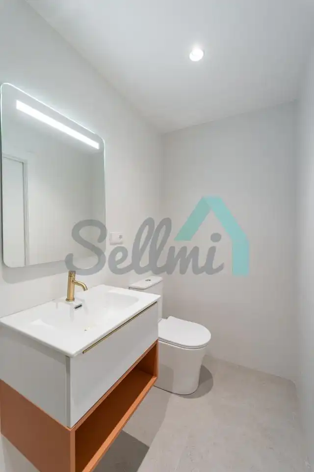 Badezimmer von Wohnung zur untervermieten in Oviedo  mit Klimaanlage, Heizung und Privatgarten