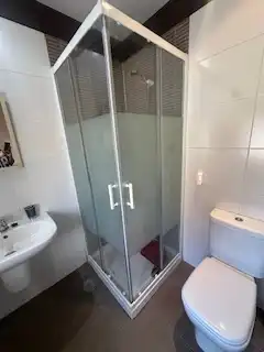 Badezimmer von Wohnungen zur Miete in León Capital  mit Heizung, Parkett und Möbliert