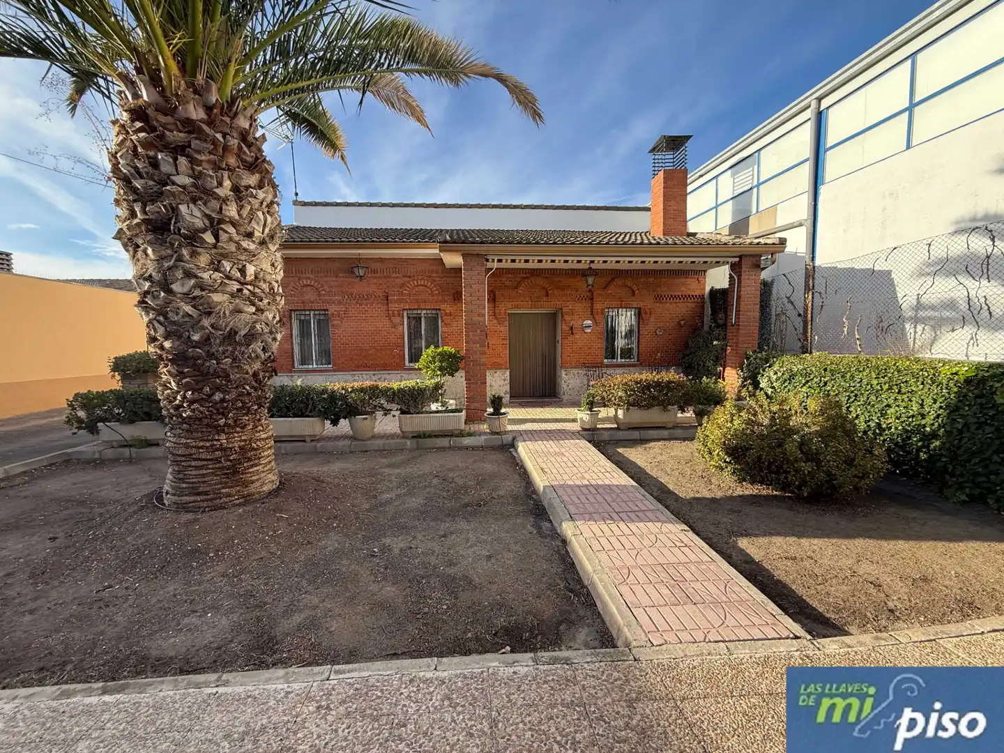 Vista exterior de Casa o xalet en venda en Valladolid amb Calefacció, Jardí privat i Terrassa