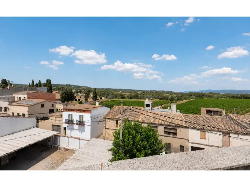 Vista exterior de Dúplex en venta en El Pla del Penedès con Horno, Balcón y Piscina comunitaria
