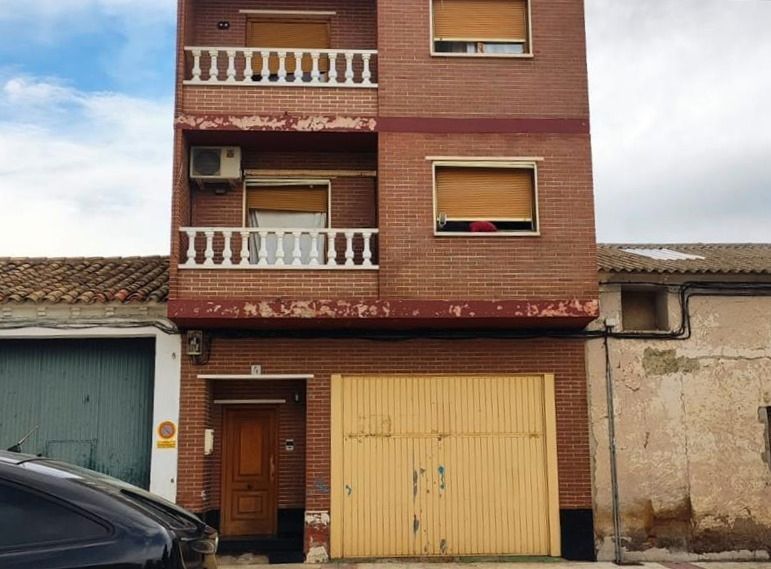 Vista exterior de Casa adosada en venda en La Joyosa amb Terrassa i Traster