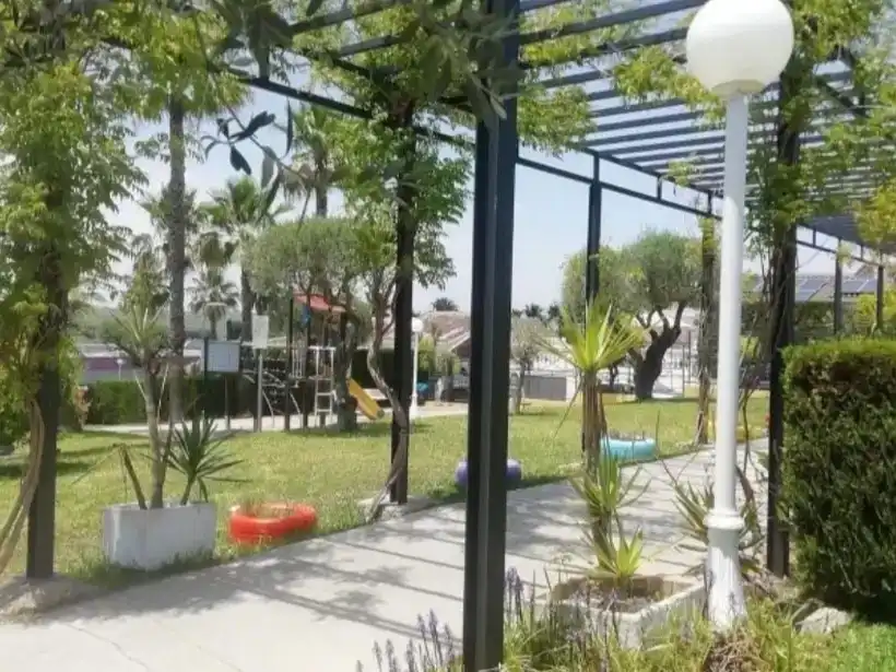 Terrassa de Casa o xalet en venda en Espartinas amb Aire condicionat, Jardí privat i Piscina