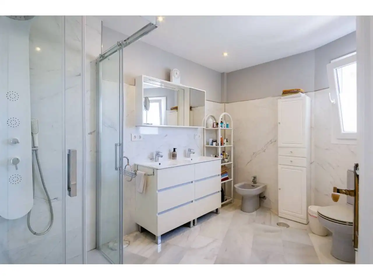 Bathroom of Houses for sale in Almuñécar  with Air Conditioner, Private garden and Terrace