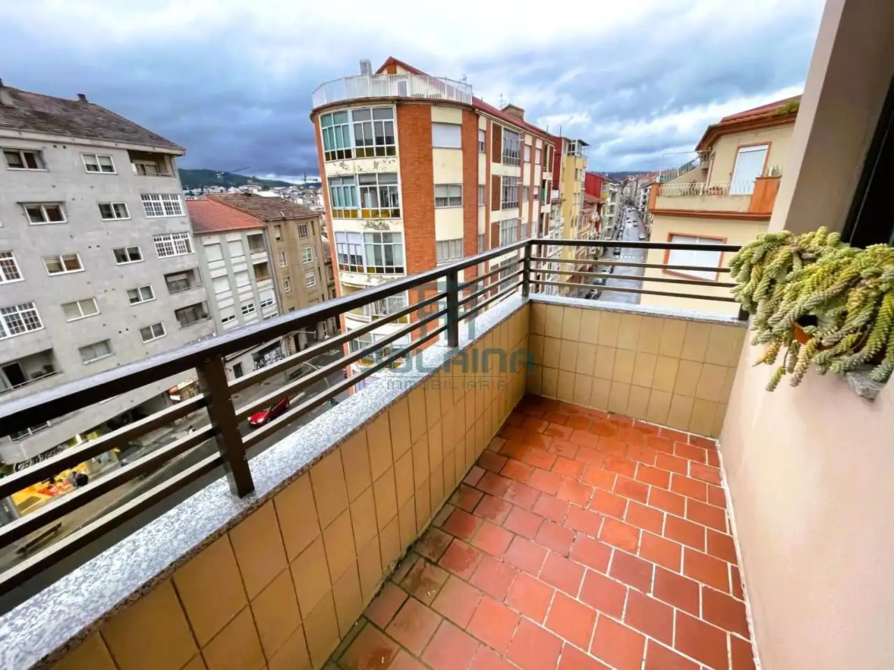 Vista exterior de Piso en venta en Ourense Capital  con Calefacción, Parquet y Balcón