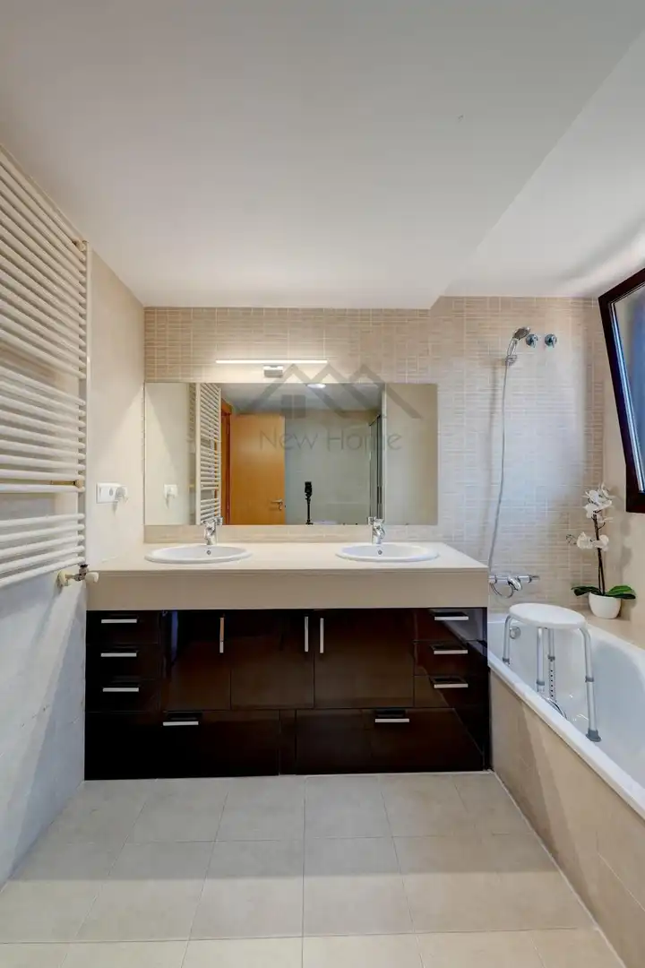 Bathroom of Detached homes for sale in Bétera  with Air Conditioner, Private garden and Parquet flooring