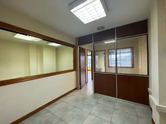 Oficina de alquiler en Santiago de Compostela  con Alarma