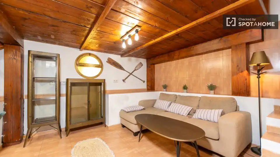 Flat for rent in Valencia  with Air Conditioner, Heating and Furnished