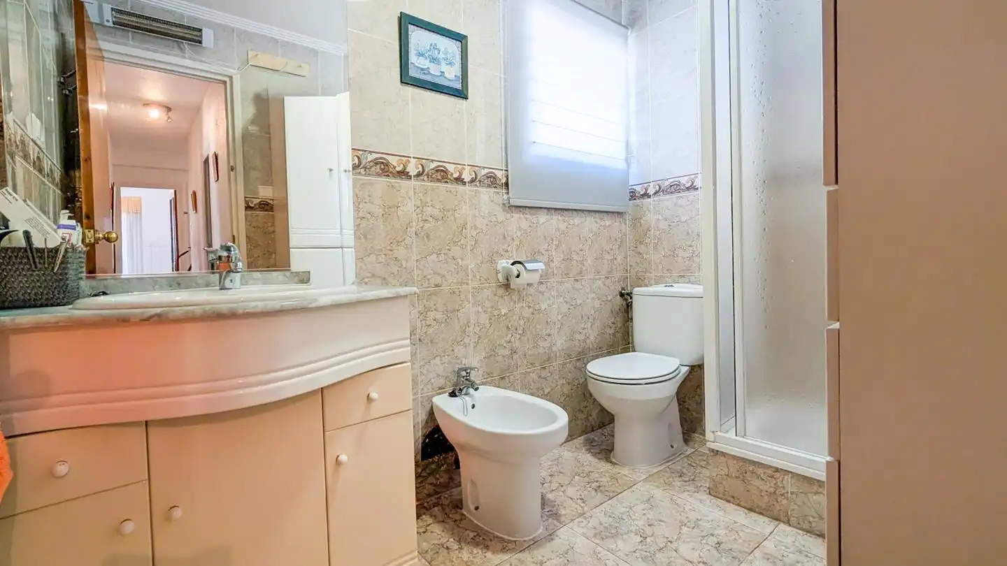 Baño de Piso en venta en Santa Pola con Terraza, Trastero y Amueblado