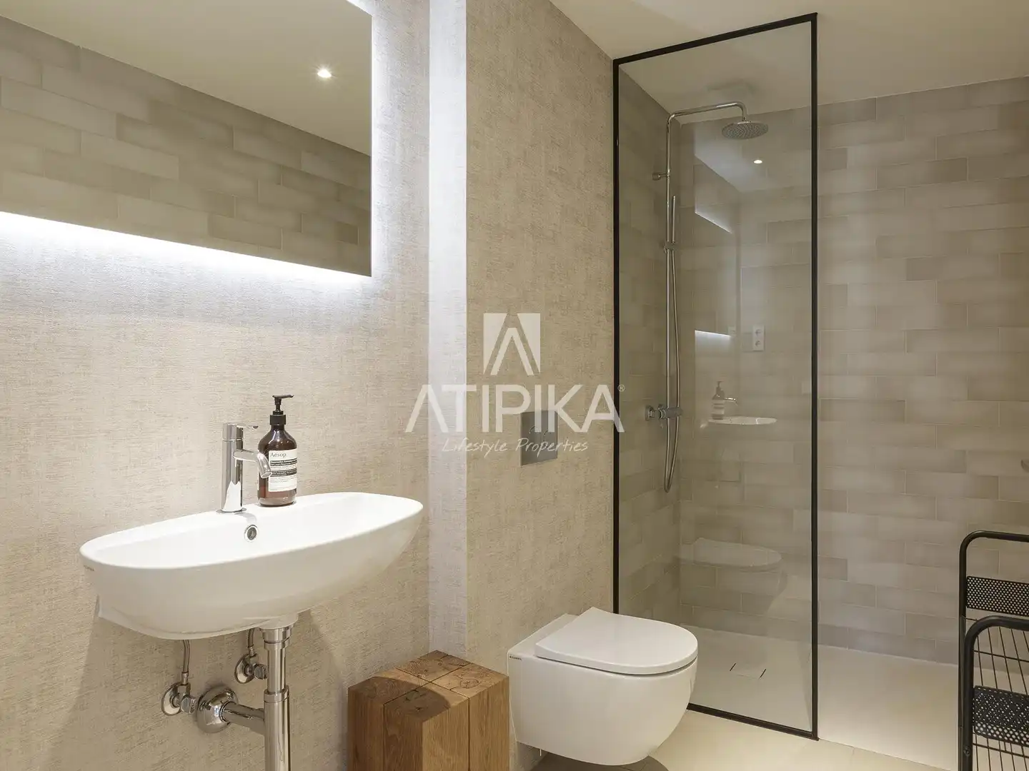Badezimmer von Dachboden zum Verkauf in Barcelona mit Klimaanlage, Heizung und Terrasse