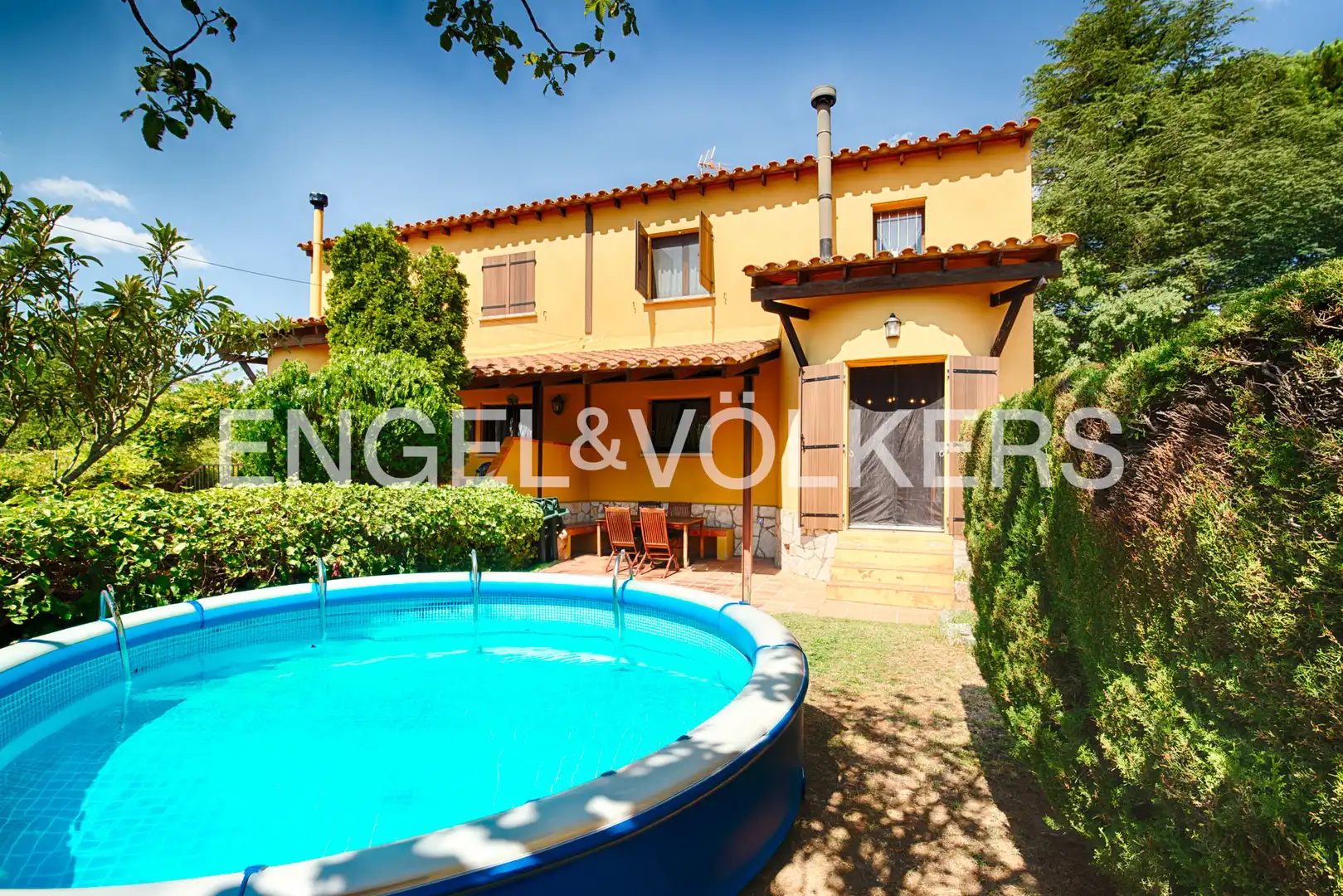 Vista exterior de Casa adosada en venta en Maçanet de Cabrenys con Calefacción y Jardín privado