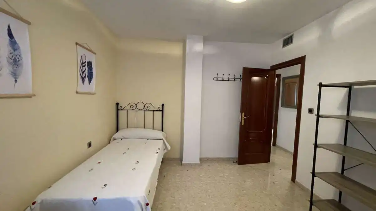 Bedroom of Flat for rent in Granada  with Air Conditioner, Heating and Terrace