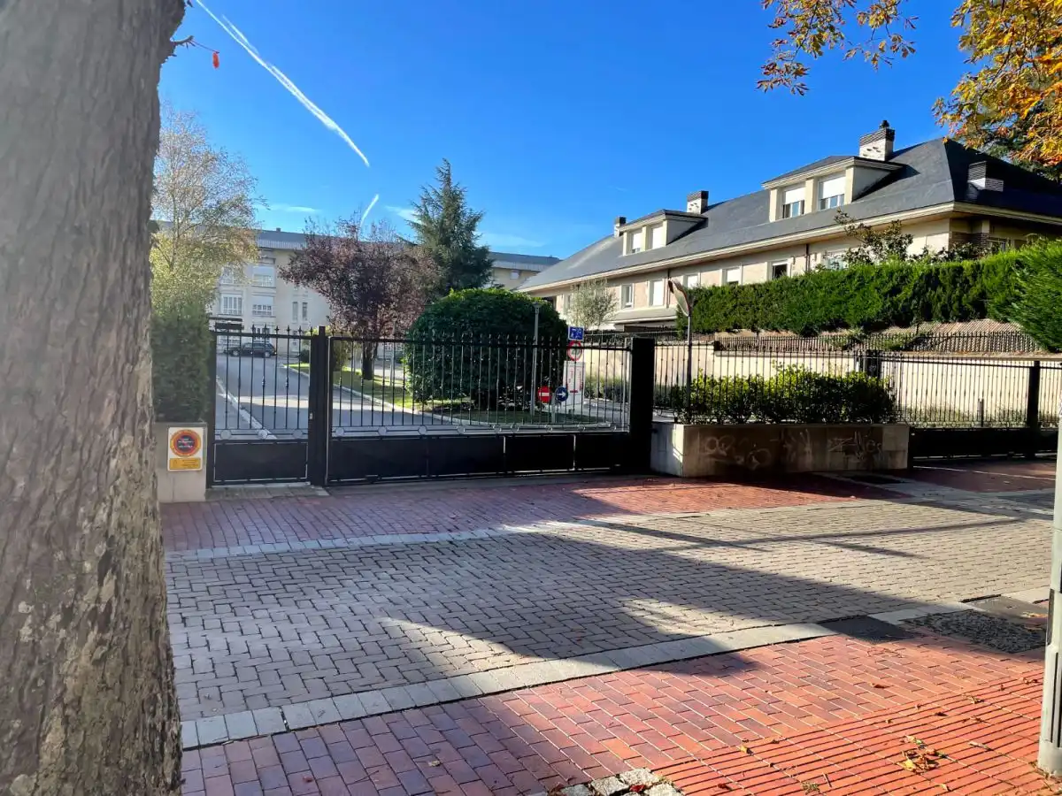 Flat for rent in Fray Francisco, Mendizorrotza - Armentia