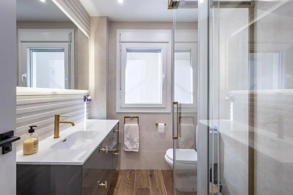 Badezimmer von Haus oder Chalet zum Verkauf in Peligros mit Klimaanlage, Heizung und Terrasse
