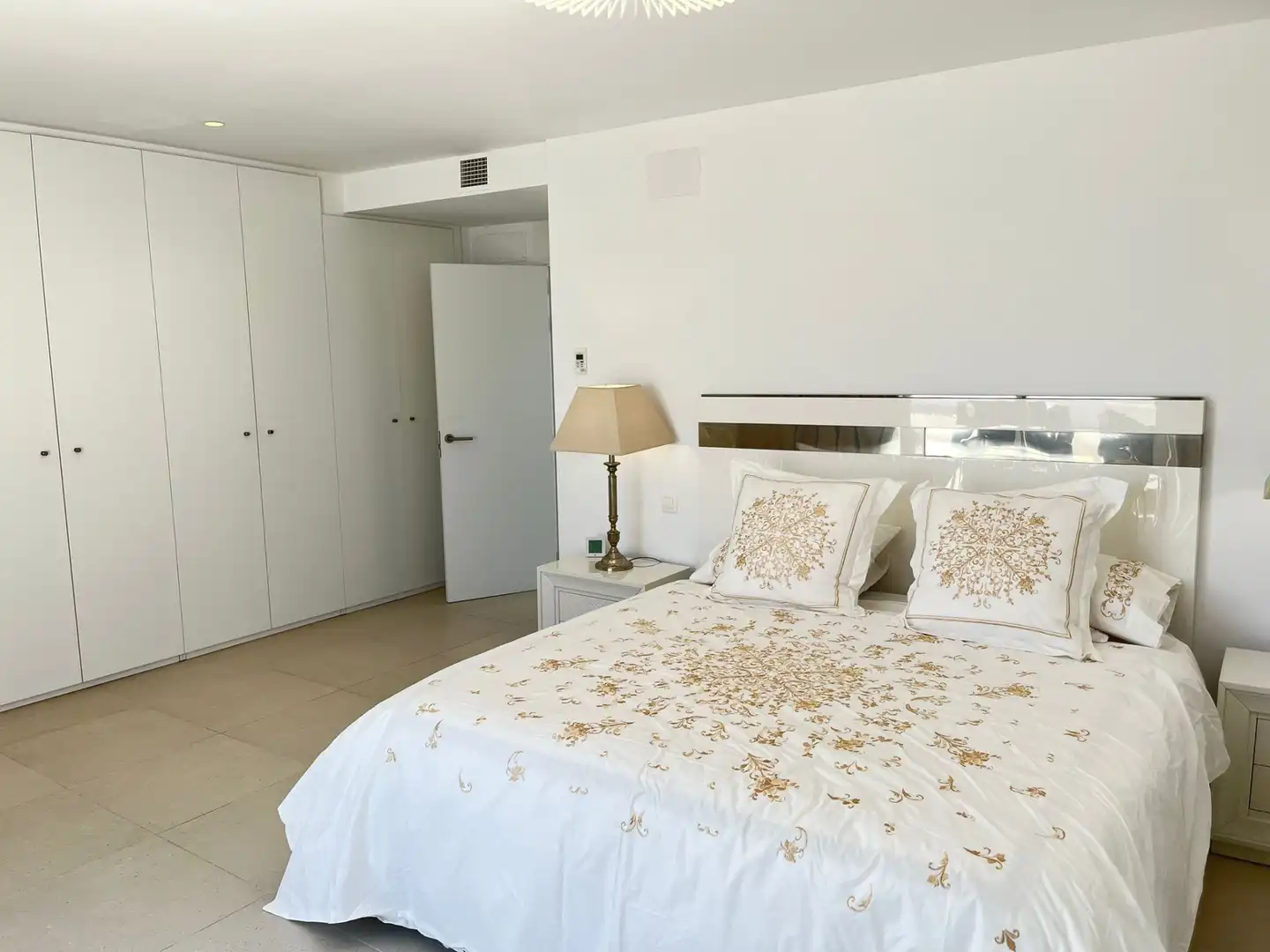 Dormitori de Àtic en venda en Sotogrande amb Aire condicionat, Terrassa i Piscina