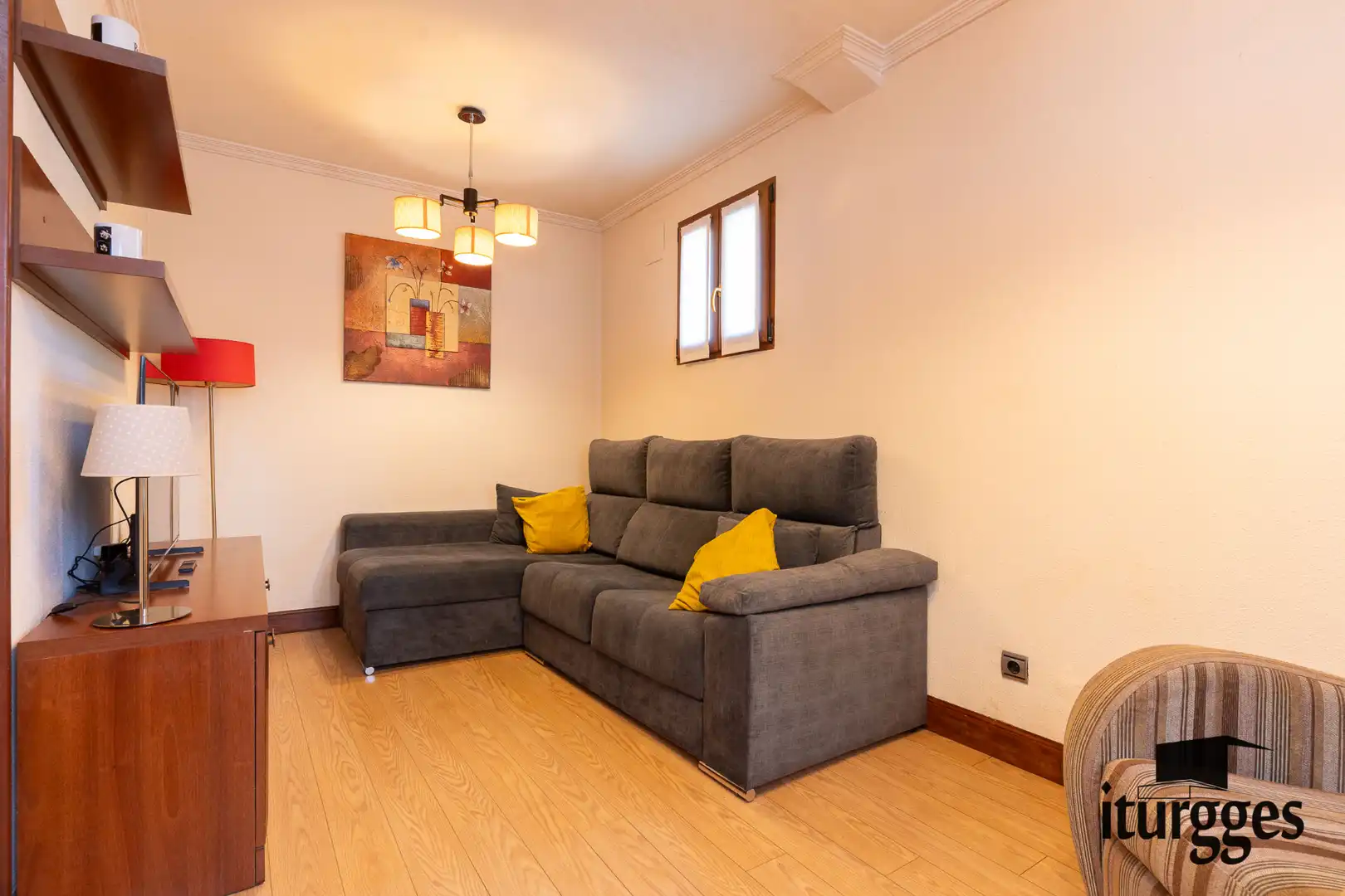 Sala de estar de Casa adosada en venta en Gernika-Lumo con Jardín privado, Amueblado y Horno
