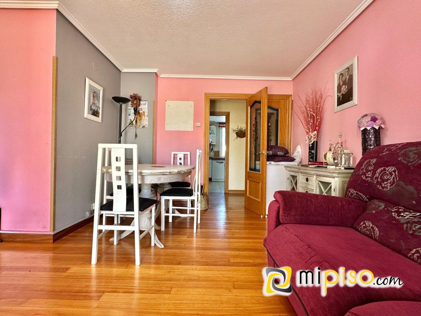 Sala de estar de Piso en venta en Colindres con Calefacción, Terraza y Amueblado