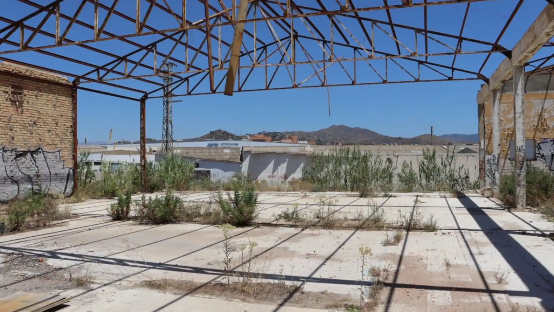 Vista exterior de Nave industrial en venta en Málaga Capital