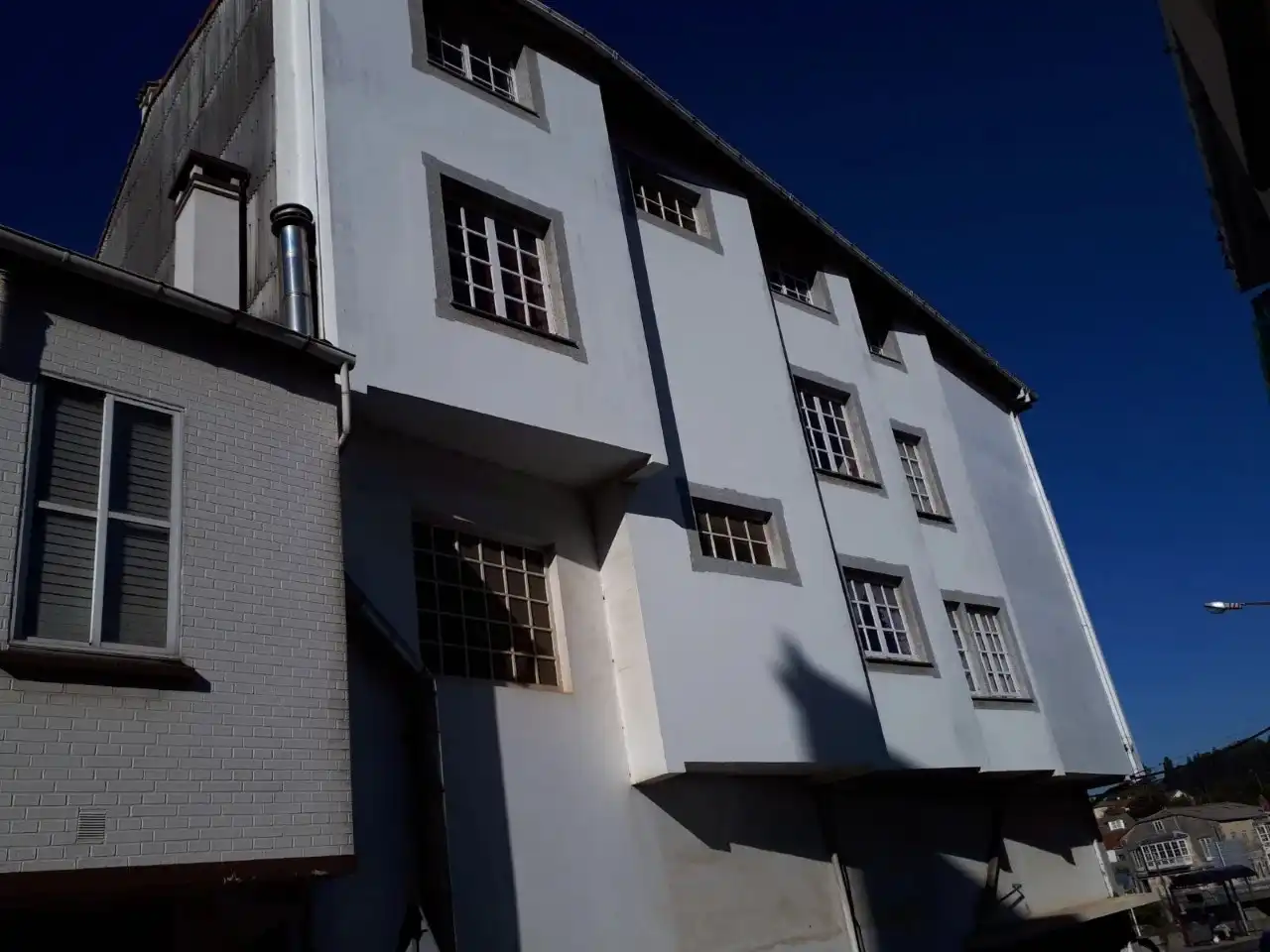 Vista exterior de Edificio en venta en Ferrol
