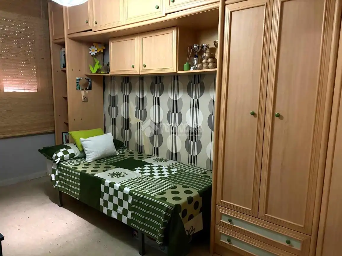 Bedroom of Flat for sale in Sevilla  with Air Conditioner