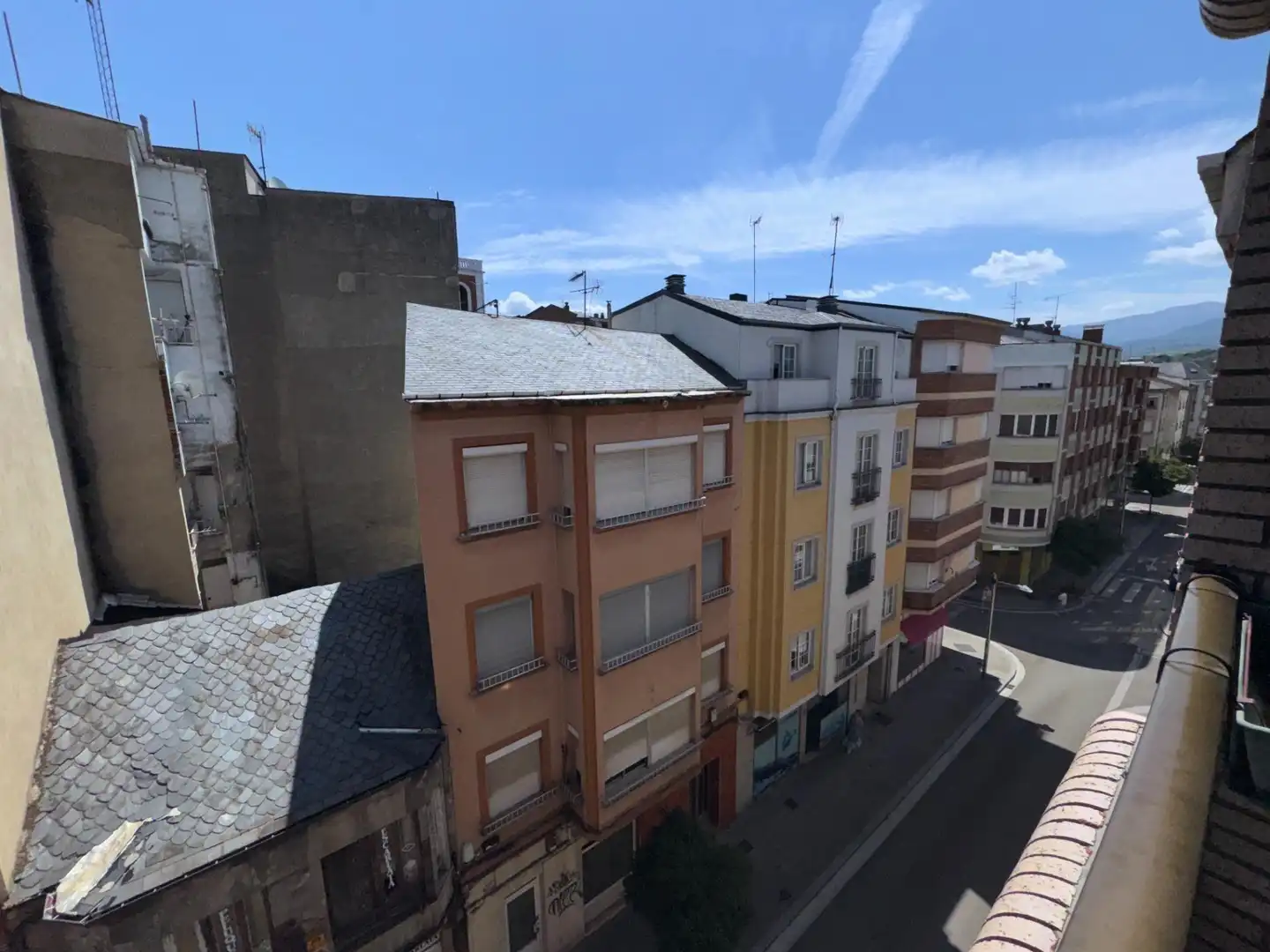 Vista exterior de Pis en venda en Ponferrada amb Calefacció, Parquet i Terrassa