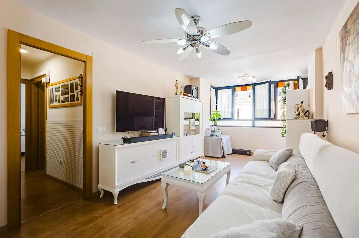 Flat with terrace for sale in Avenida Ingeniero José María Garnica, imagen 3