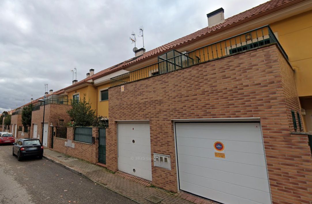 Exterior view of Single-family semi-detached for sale in Ciempozuelos  with Private garden