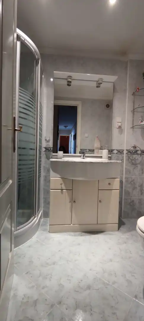 Bany de Pis en venda en Sevilla amb Aire condicionat, Terrassa i Forn